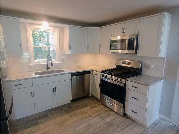 3rd image of 705 Palmer Dr