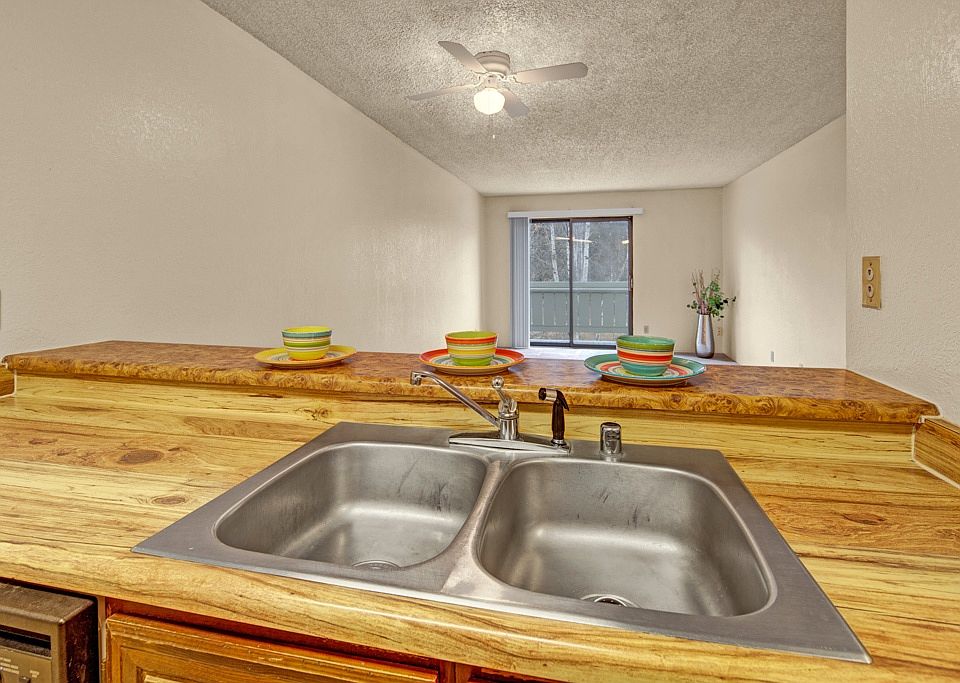 Park Plaza Apartments - Kitchen