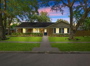 8002 Mobud Dr, Houston, TX 77036