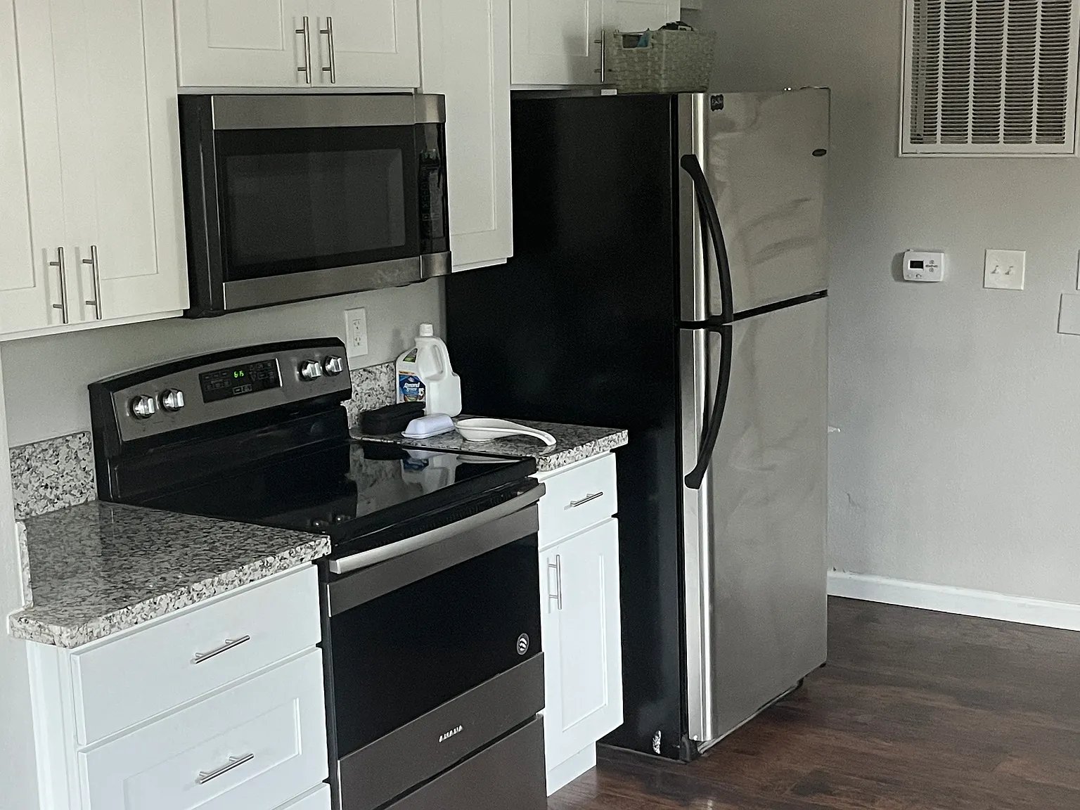 2 bed, 1144 sqft, $2,000 — Photo 2