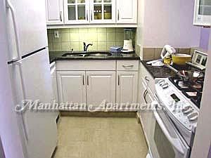 2nd image of 520 Putnam Ave #2