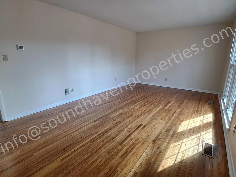 320 Rosemont Rd SE — Photo 5