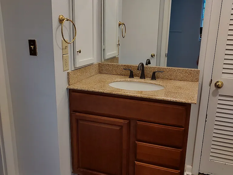 1641 Lakeview Dr #B — Photo 8