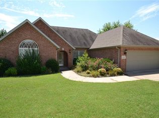 4673 N Stonewall Xing, Fayetteville, AR 72764
