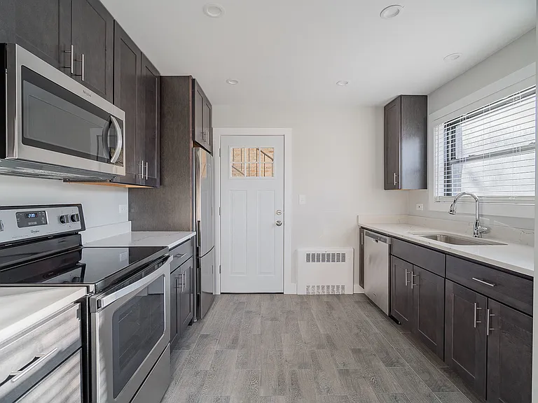 Updated Kitchen 7365-1