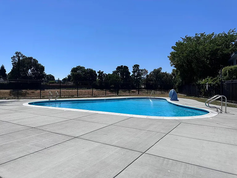 1051 Mohr Ln #D — Photo 16