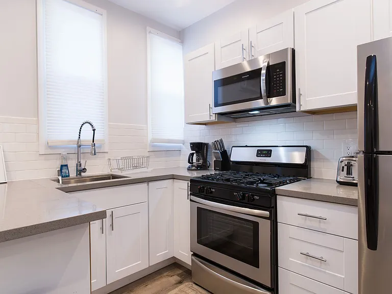 464 N Ogden Dr — Photo 18