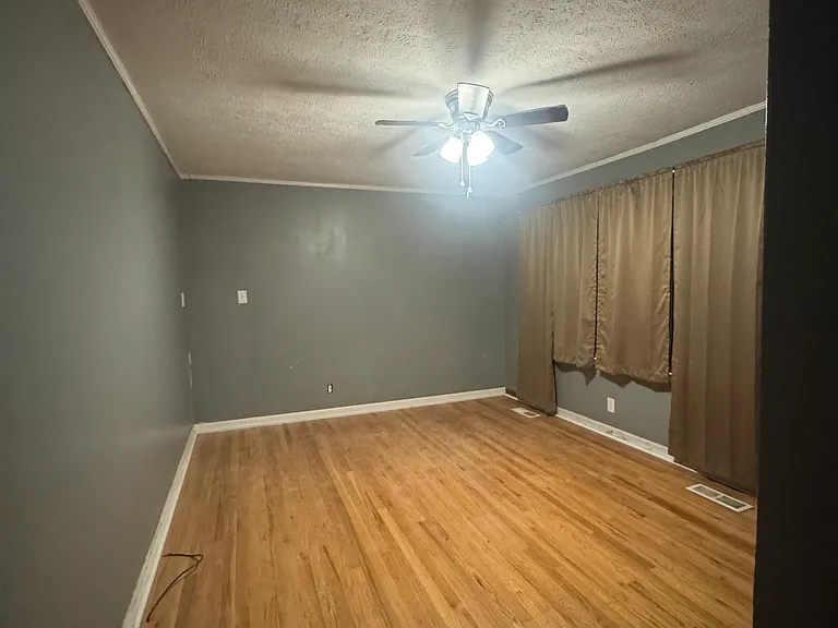 1385 Crescent Dr — Photo 3