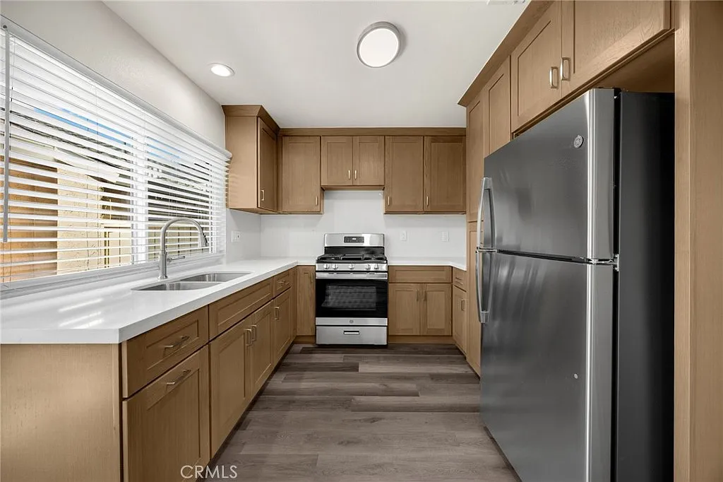 3 bed, 2.5 bath, 1325 sqft, $3,850 — Photo 4