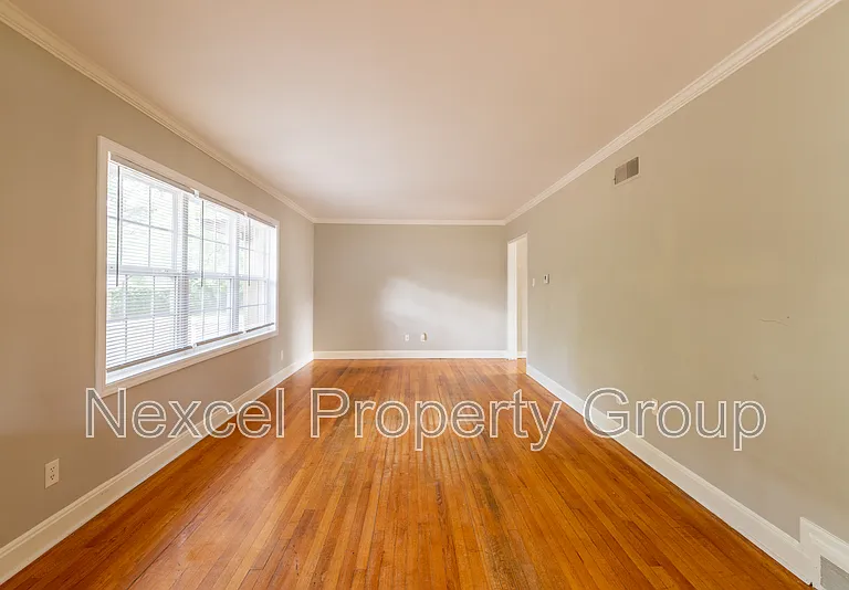 376 N Graham St — Photo 11