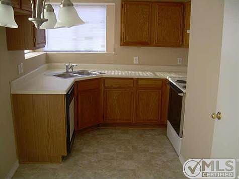 4th image of 828 Valdez Dr