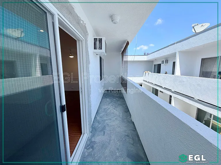 1032 N Gardner St #17 — Photo 3