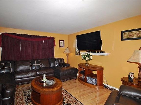 2nd image of 1215 Sunnyslope Dr