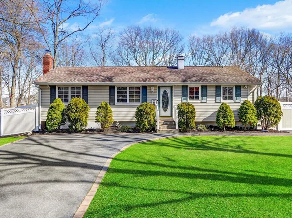 86 Fawn Lane E, South Setauket, NY 11720