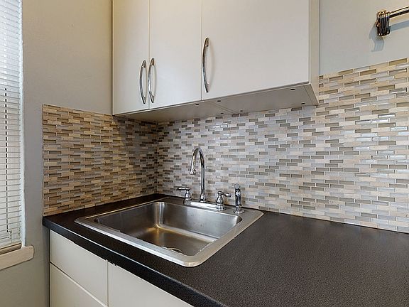 5th image of 285 S Lincoln St APT 10