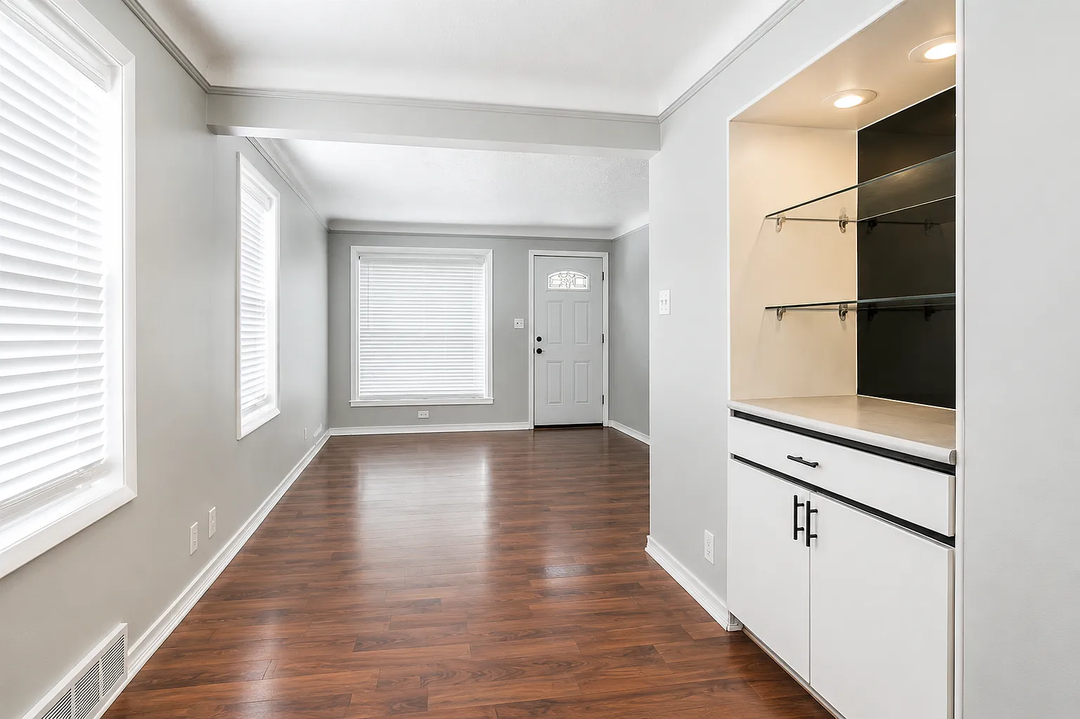 3 bed, 1200 sqft, $2,700 — Photo 4