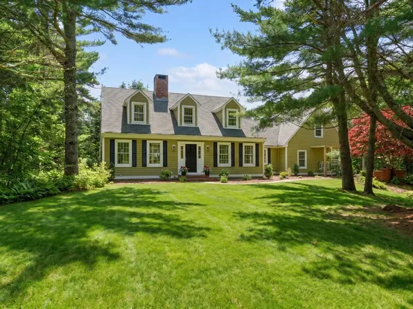 44 Tiffany Dr, Oak Bluffs, MA 02557