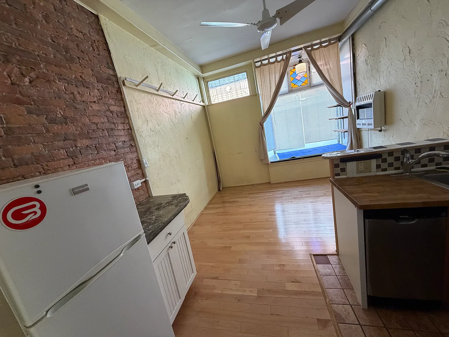2126 South St — Photo 2