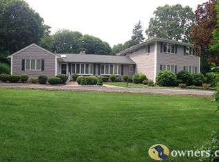 19 Westbrook Ct, Greenlawn, NY 11740