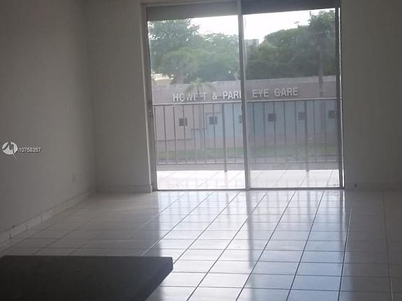 4th image of 1465 NE 123rd St APT 309