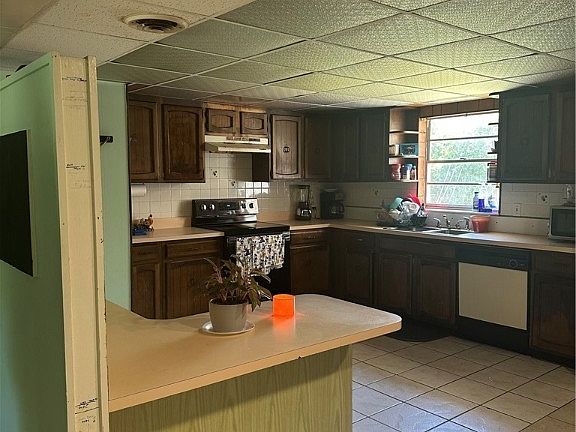 4th image of 304 Serenade Dr