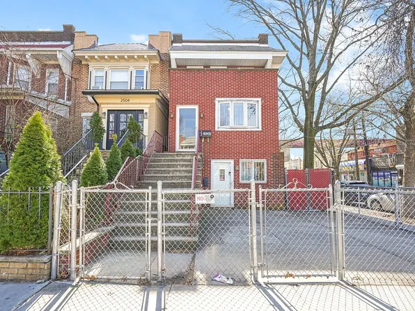 2502 Ditmars Blvd, Long Island City, NY 11105