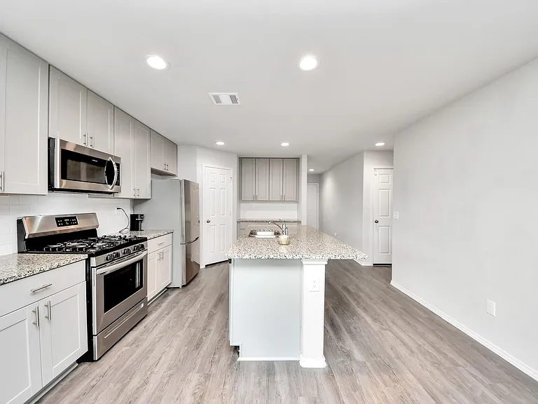 4231 Tulip Oak Dr — Photo 10