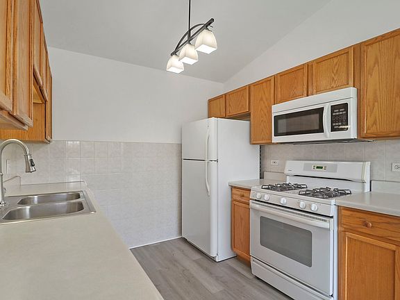 3rd image of 1324 N Red Oak Cir Unit 4