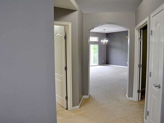 5th image of 391 Southwind Ln