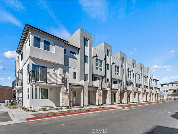 2nd image of 1822 W Bushell St