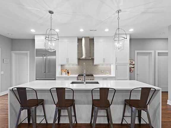 4th image of 3914 N Damen Ave #403