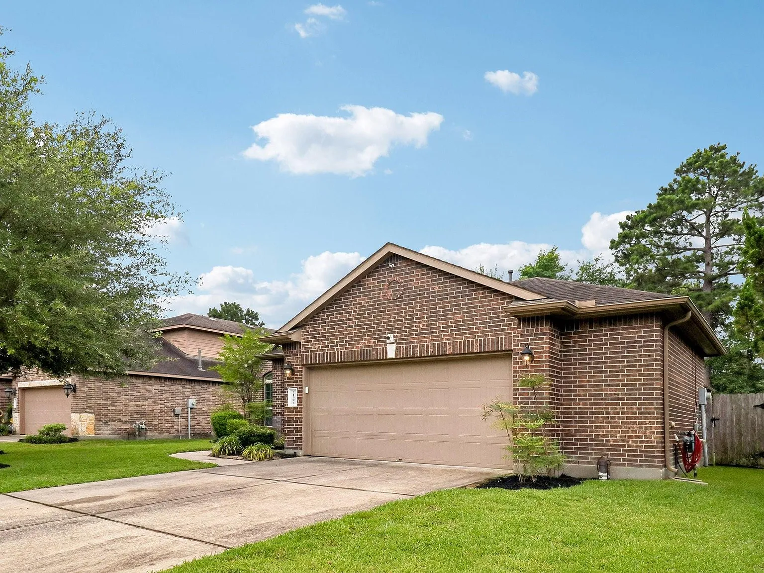 3 bed, 2.0 bath, 1860 sqft, $2,250 — Photo 3