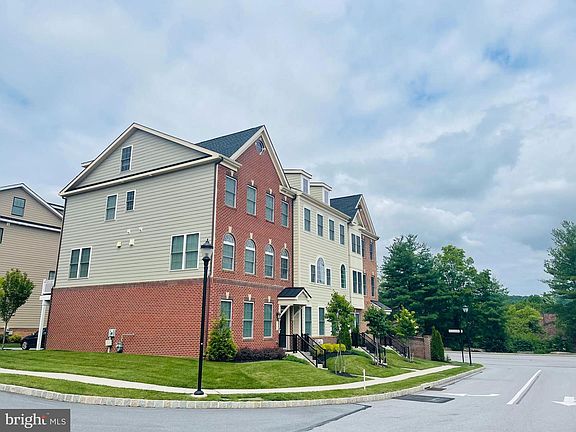 3rd image of 100 Agnes Grace Ln