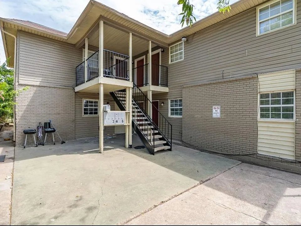 1814 W East Roberts Dr #1