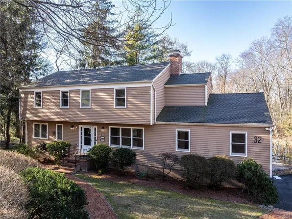32 Zora Lane, Stamford, CT 06903