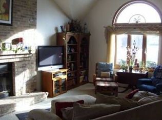 12100 W Black Oak Dr, Greenfield, WI 53228