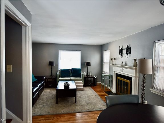 4th image of 215 Elmdale Ave