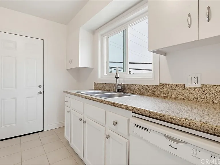 312 Raymondale Dr — Photo 9