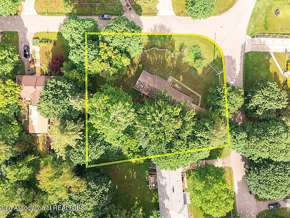 2nd image of 2320 Seminole Dr