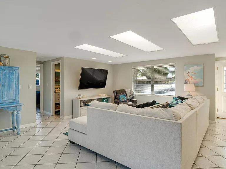 339 Avenida De Paradisio — Photo 12
