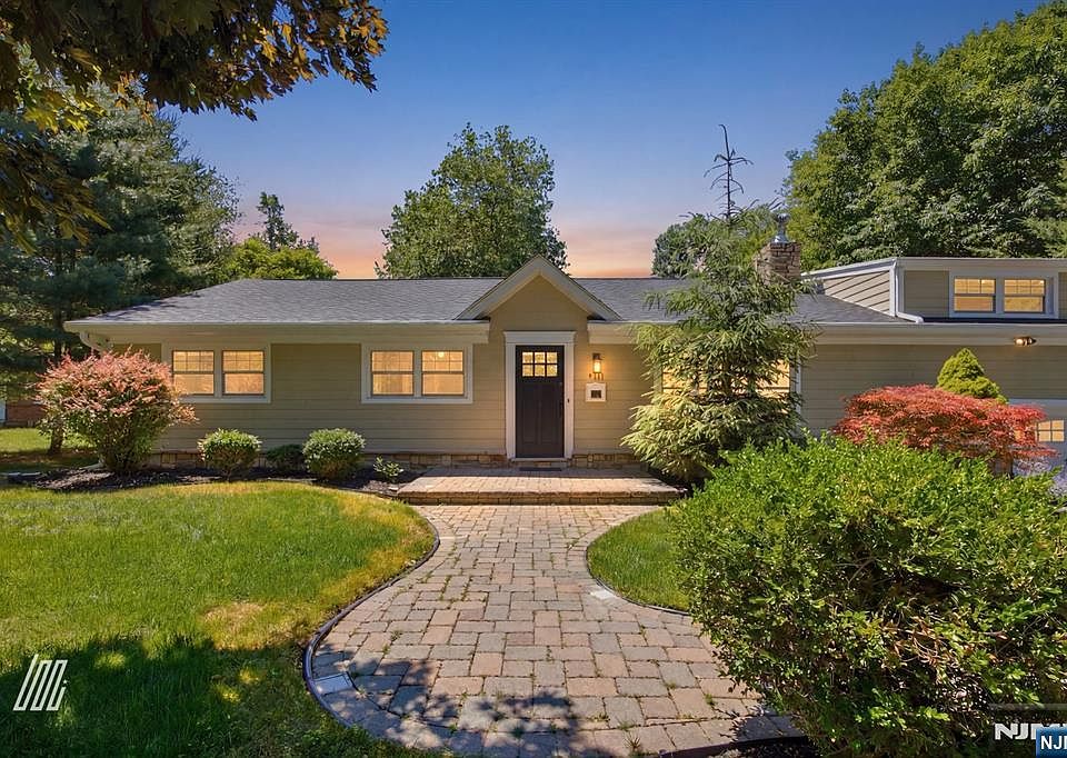 1st image of 309 Spring Ln
