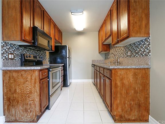 5th image of 8710 Belford Ave #118