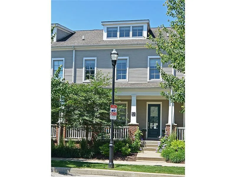 1067 Parkview Blvd photo 1