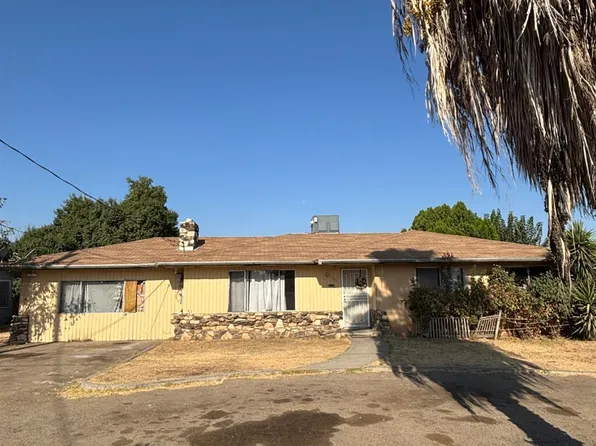1555 S College Avenue, Dinuba, CA 93618