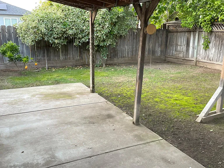 201 E Churchill St — Photo 13