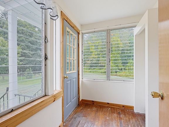 2nd image of 1473 Park St