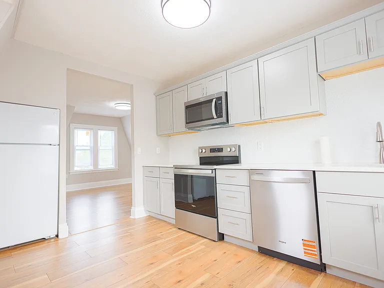 31 Graham St #2 — Photo 6