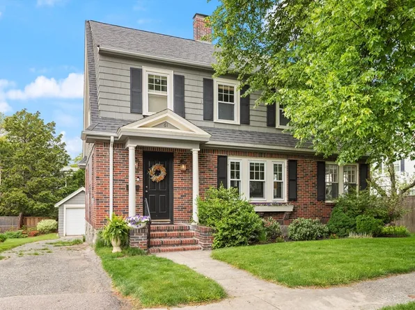 61 Howitt Rd, West Roxbury, MA 02132