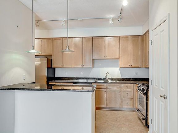 3rd image of 500 Grant St E #2207
