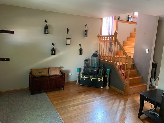 3rd image of 6434 N Oxford Ave
